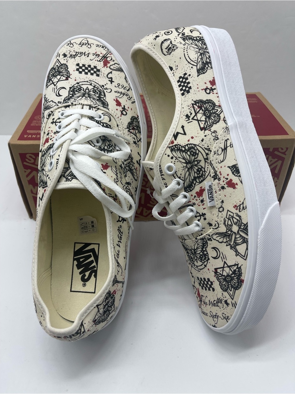 Vans Men’s Autentic Butterfly Journal Marshmallow
VN0A5KS9KIG Sneakers
Tattoo - Picture 11 of 16
